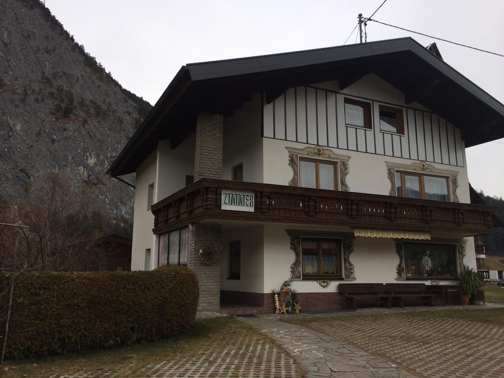 Haus Scholl Bed & Breakfast Nassereith Exterior photo