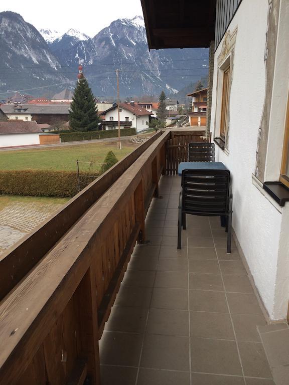 Haus Scholl Bed & Breakfast Nassereith Exterior photo