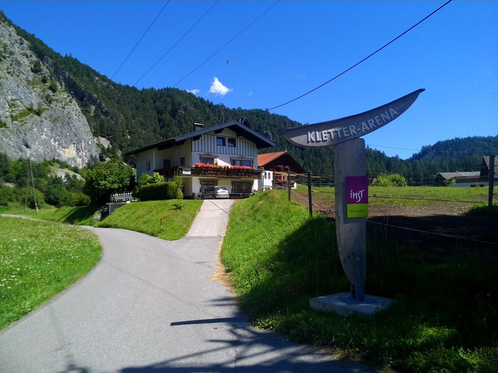 Haus Scholl Bed & Breakfast Nassereith Exterior photo